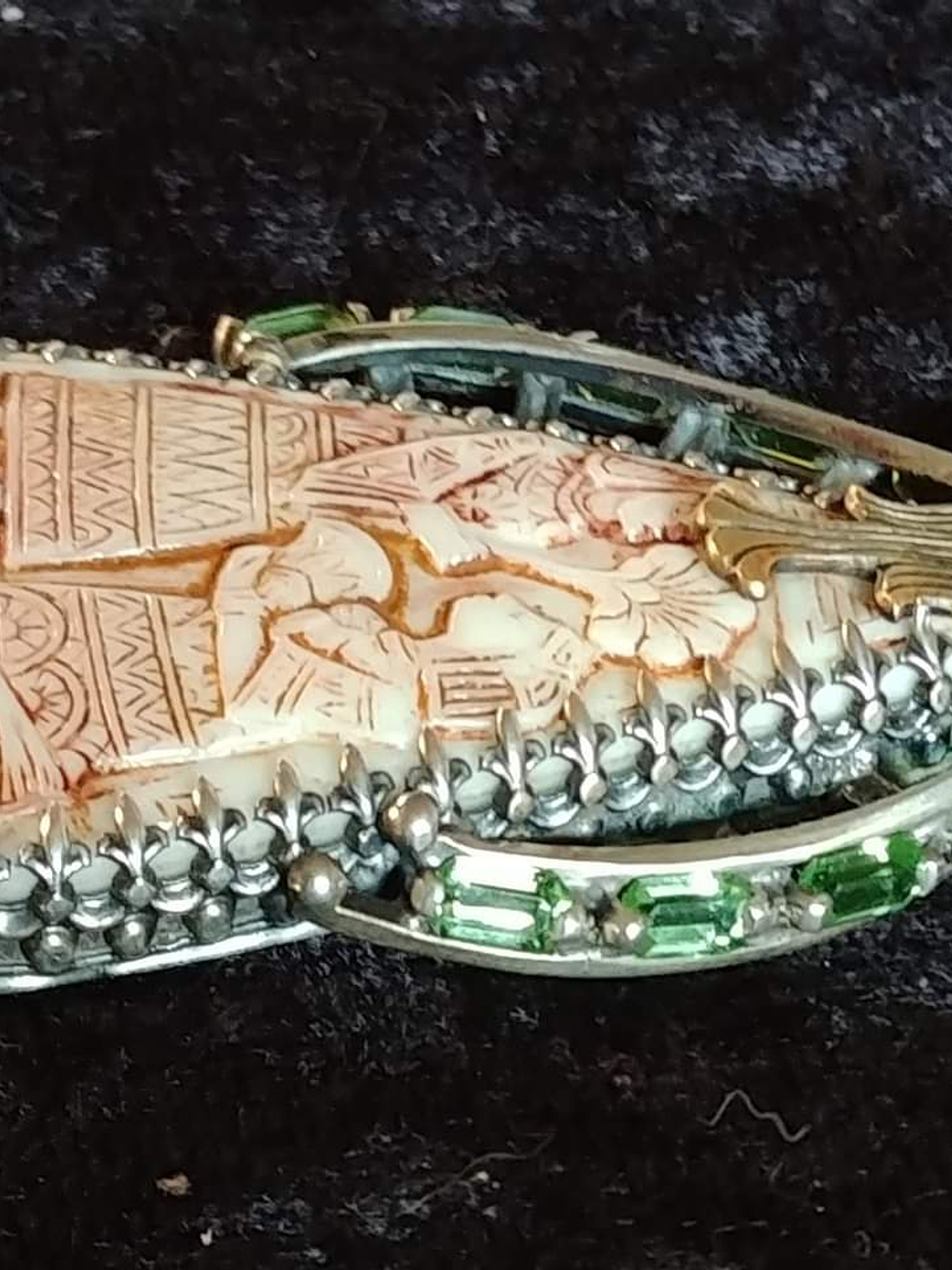 Egyptian revival Uranium glass pendant -  Private collection 4