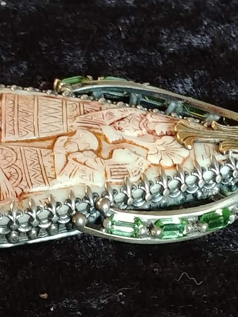 Egyptian revival Uranium glass pendant -  Private collection 4