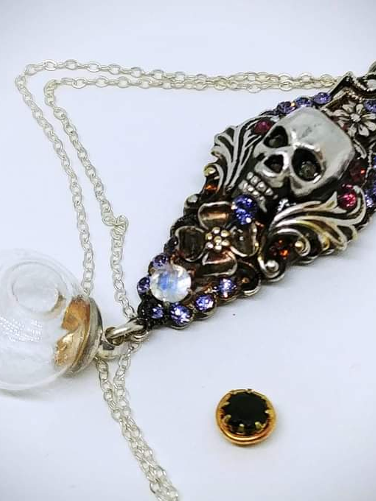 RTS - Memento Mori cremation pendant - Holds ashes - Costume 4