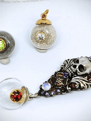 💀 Memento Mori cremation pendant - Holds ashes