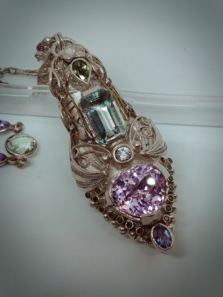 Kunzite and aquamarine Chrysalis - Cremation necklace 3