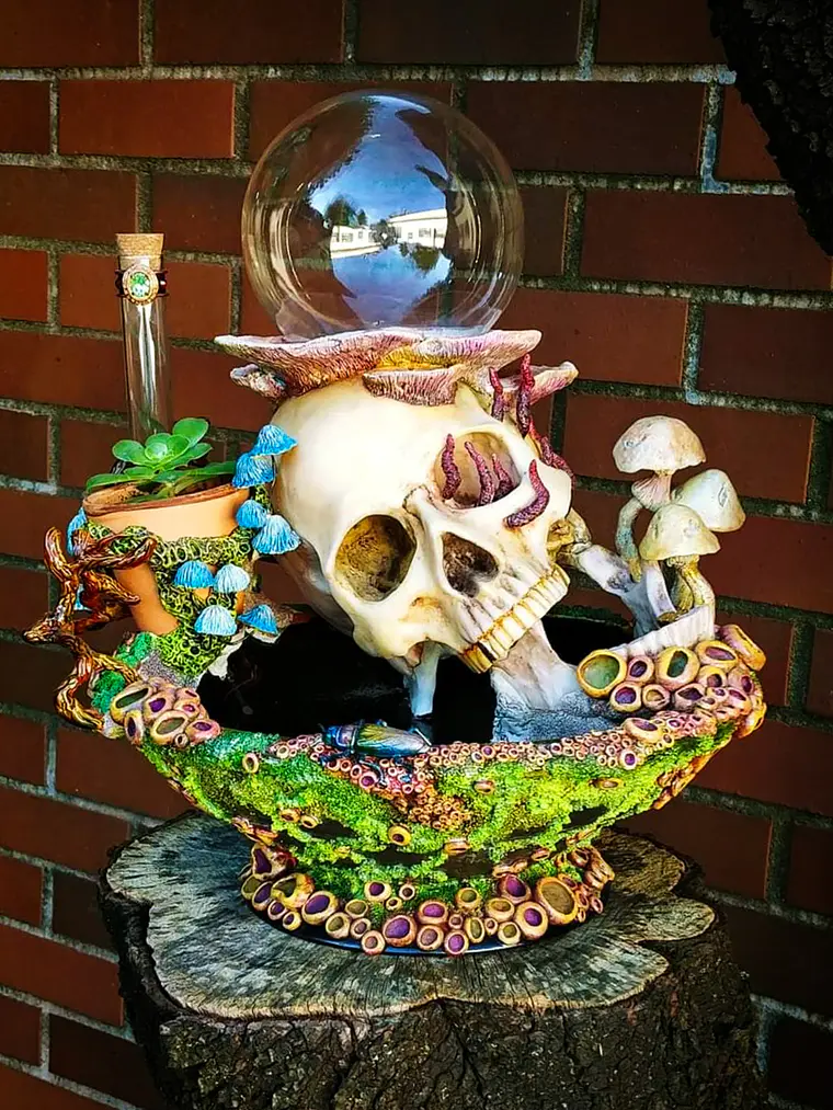 Skull globe/specimen/planter  1