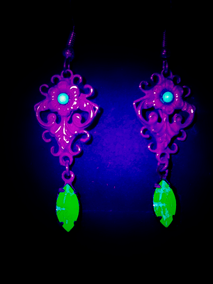 CJ - 2.8tcw ☢ Vintage inspired UG glass earrings -  Costume 👑