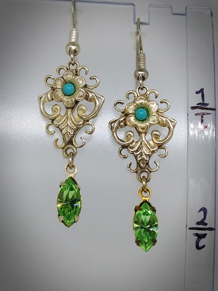 CJ - 2.8tcw ☢ Vintage inspired UG glass earrings -  Costume 👑 3