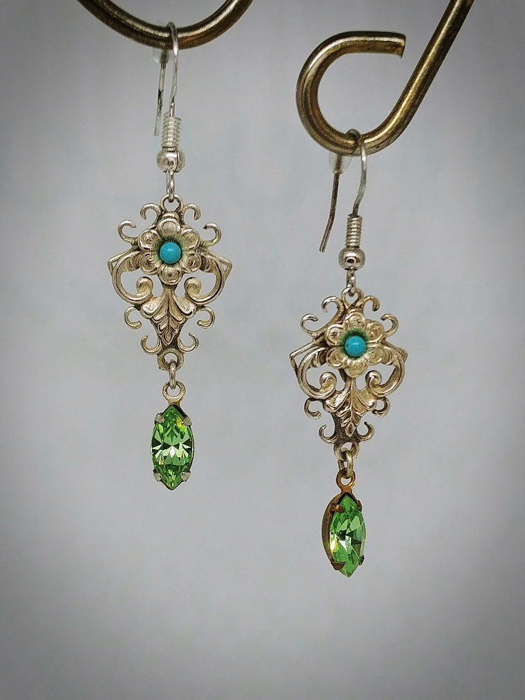 CJ - 2.8tcw ☢ Vintage inspired UG glass earrings -  Costume 👑 2