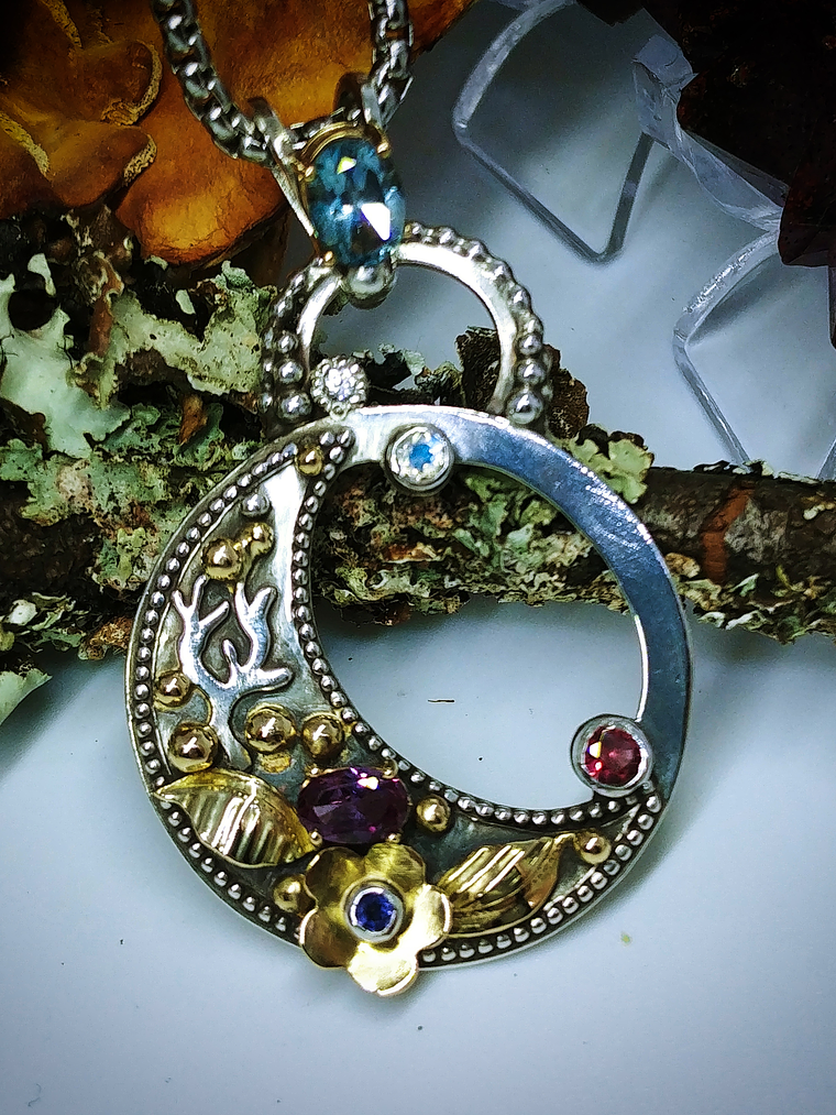 RTS - Alexandrite and moonstone, sterling & gold  Crescent 🌜moon necklace - Video 2