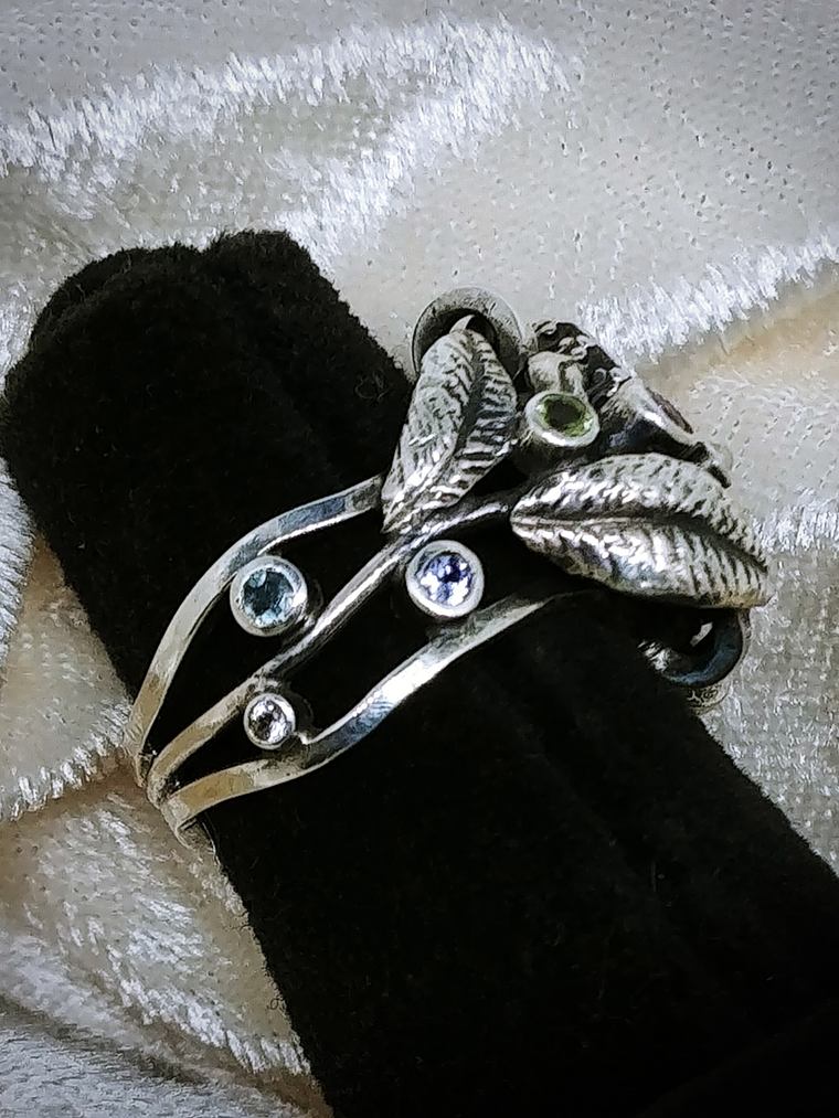 RTS - Sz 7.75 Moss green tourmaline ring with carved details - size 7.75 - Sterling - Video ⏯ 4