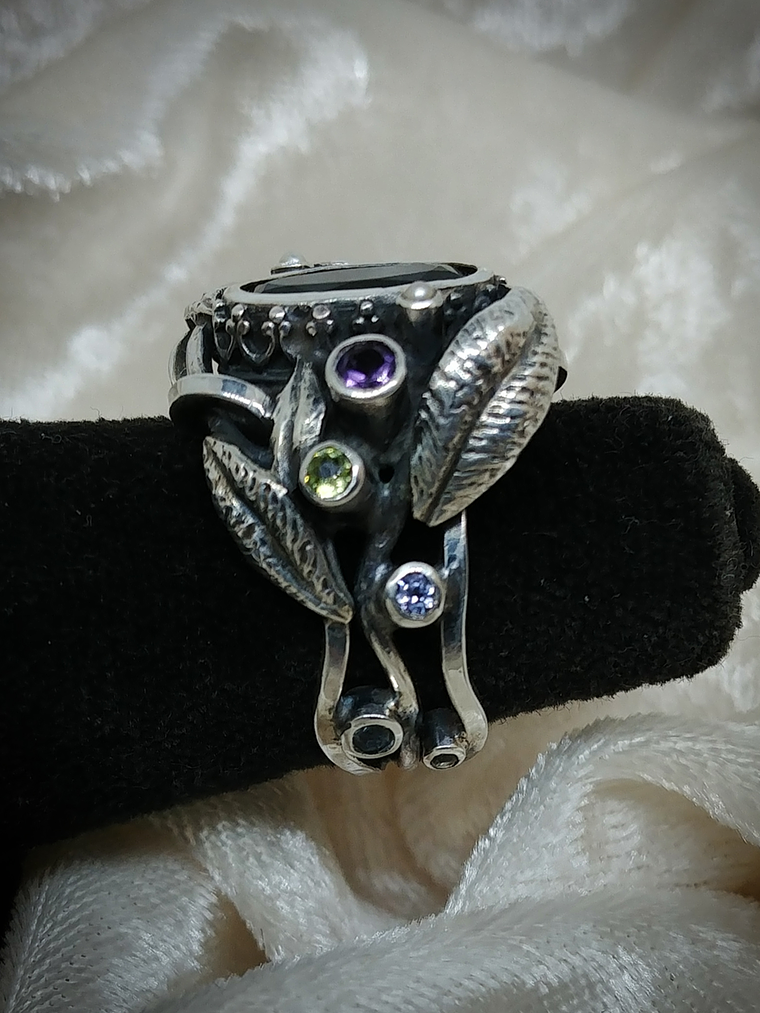 RTS - Sz 7.75 Moss green tourmaline ring with carved details - size 7.75 - Sterling - Video ⏯ 3