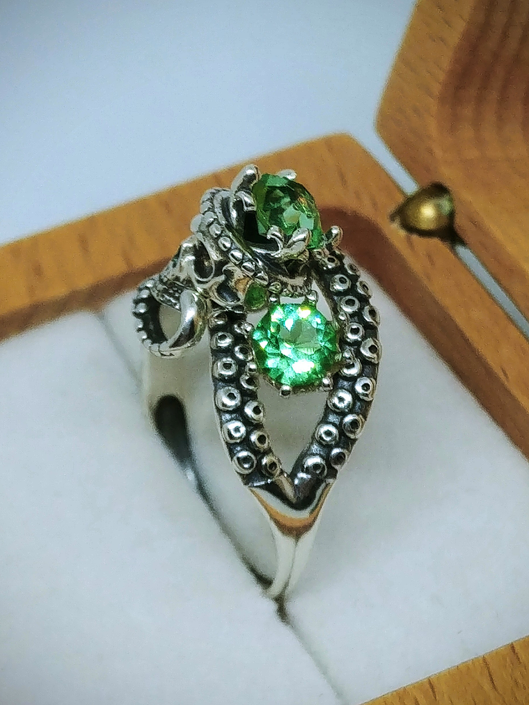 SS - 1.5ct ☢ Octopus tentacles, skull and vintage UG glass ring - Sterling 💍  5