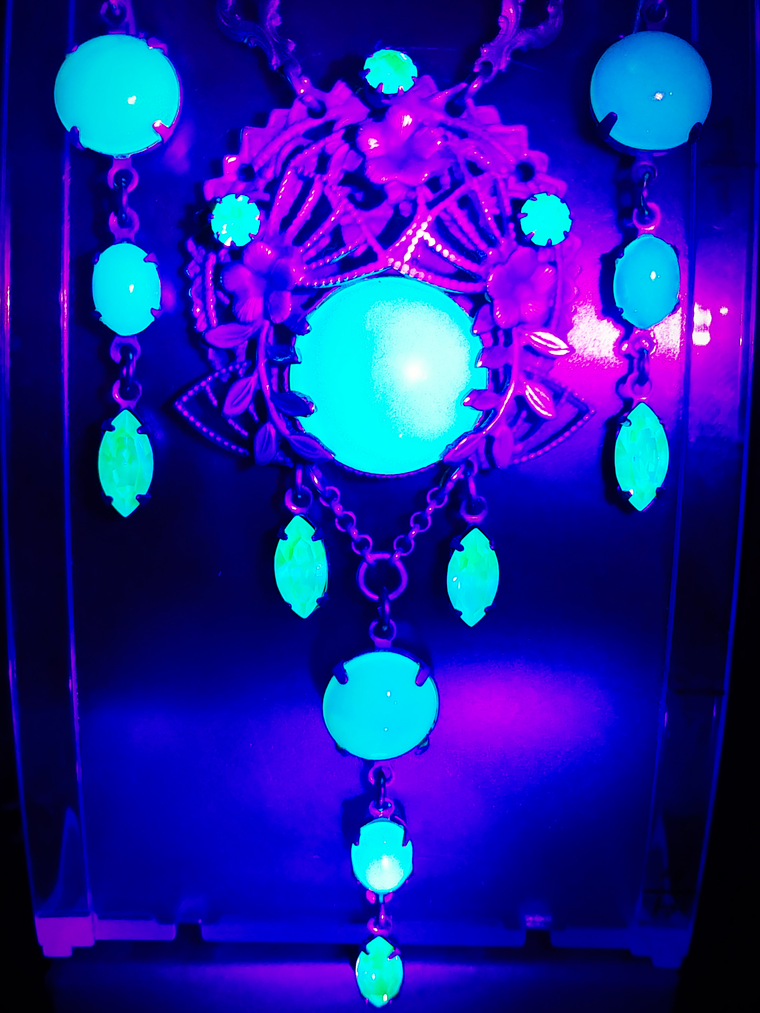 RTS ☢ Stunning Art Nouveau inspired, vintage Green opal UG glass Set- 14k gold-plated  - Costume 7