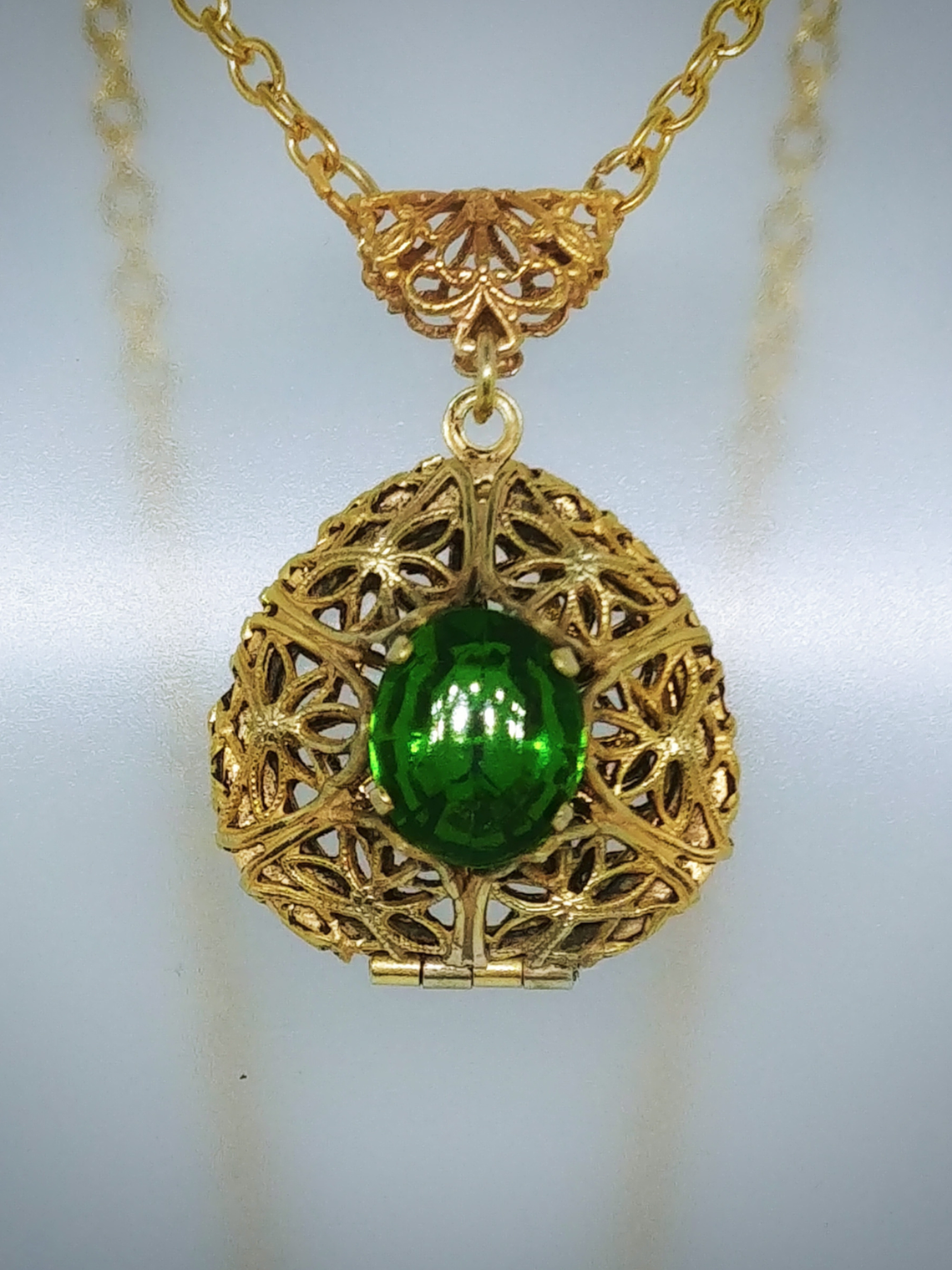 5ct ☢ Victorian style, vintage UG glass 