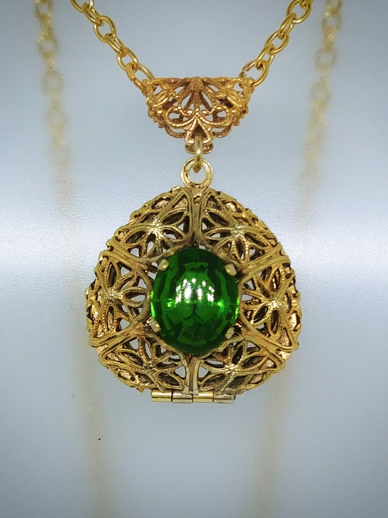 5ct ☢ Victorian style, vintage UG glass 