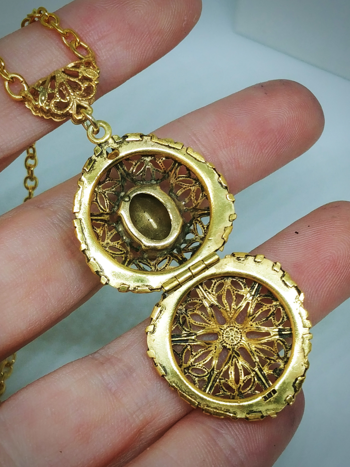 5ct ☢ Victorian style, vintage UG glass 