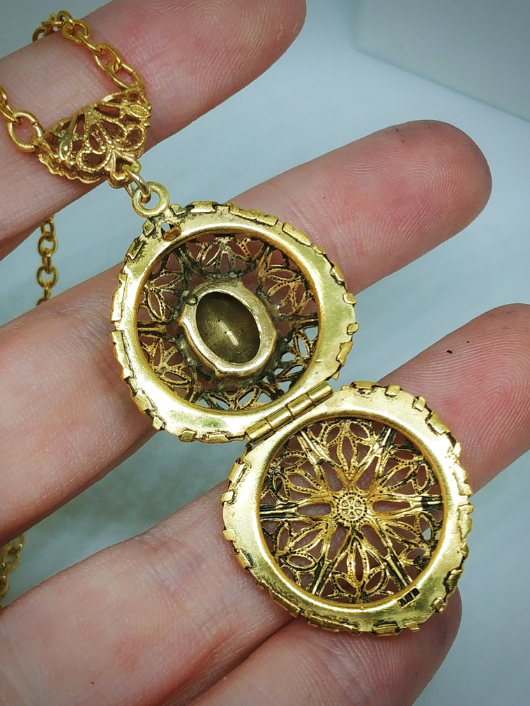 5ct ☢ Victorian style, vintage UG glass 