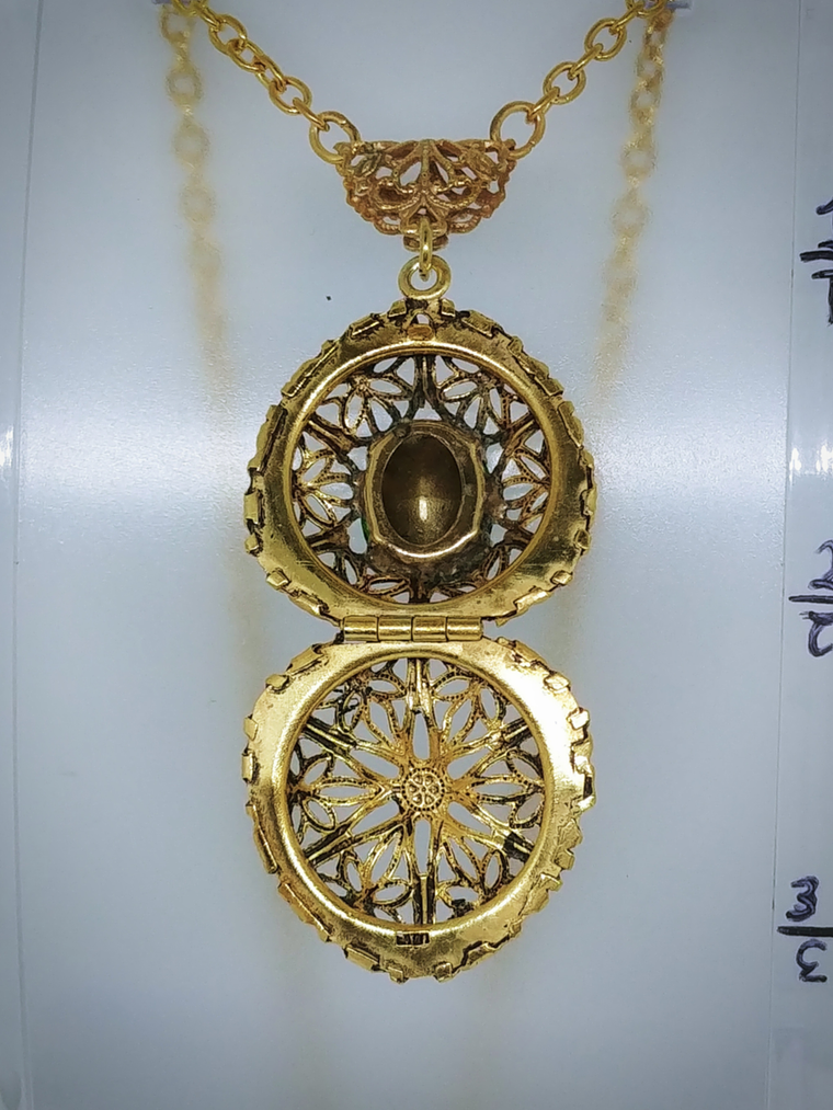 5ct ☢ Victorian style, vintage UG glass 