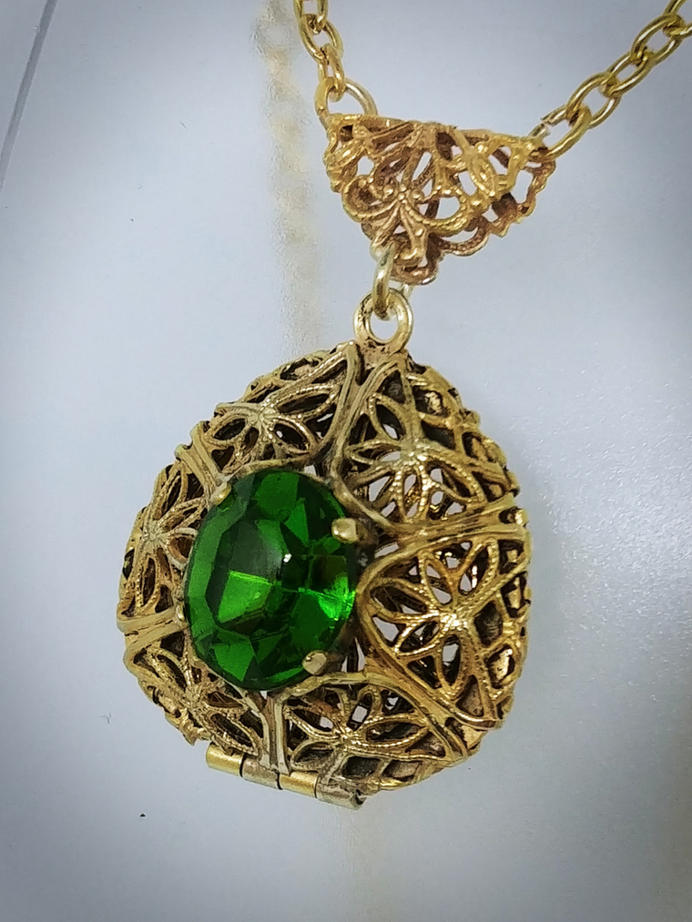 5ct ☢ Victorian style, vintage UG glass 