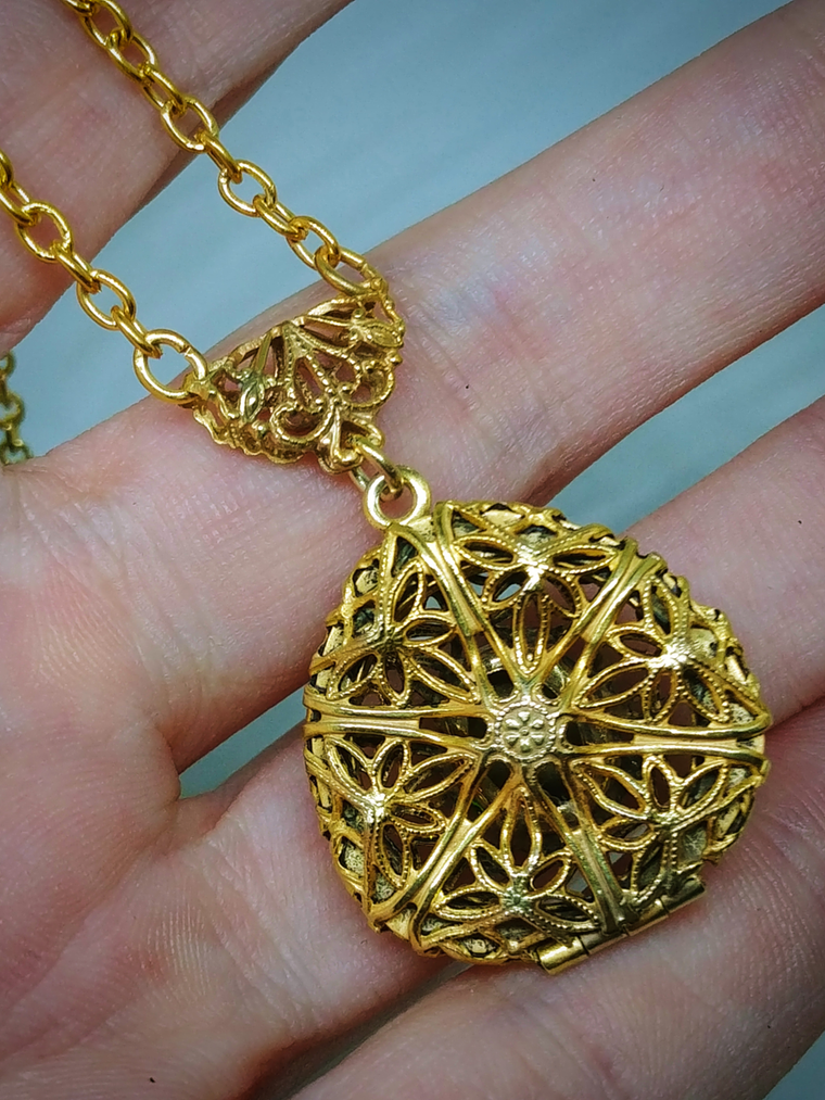 5ct ☢ Victorian style, vintage UG glass 