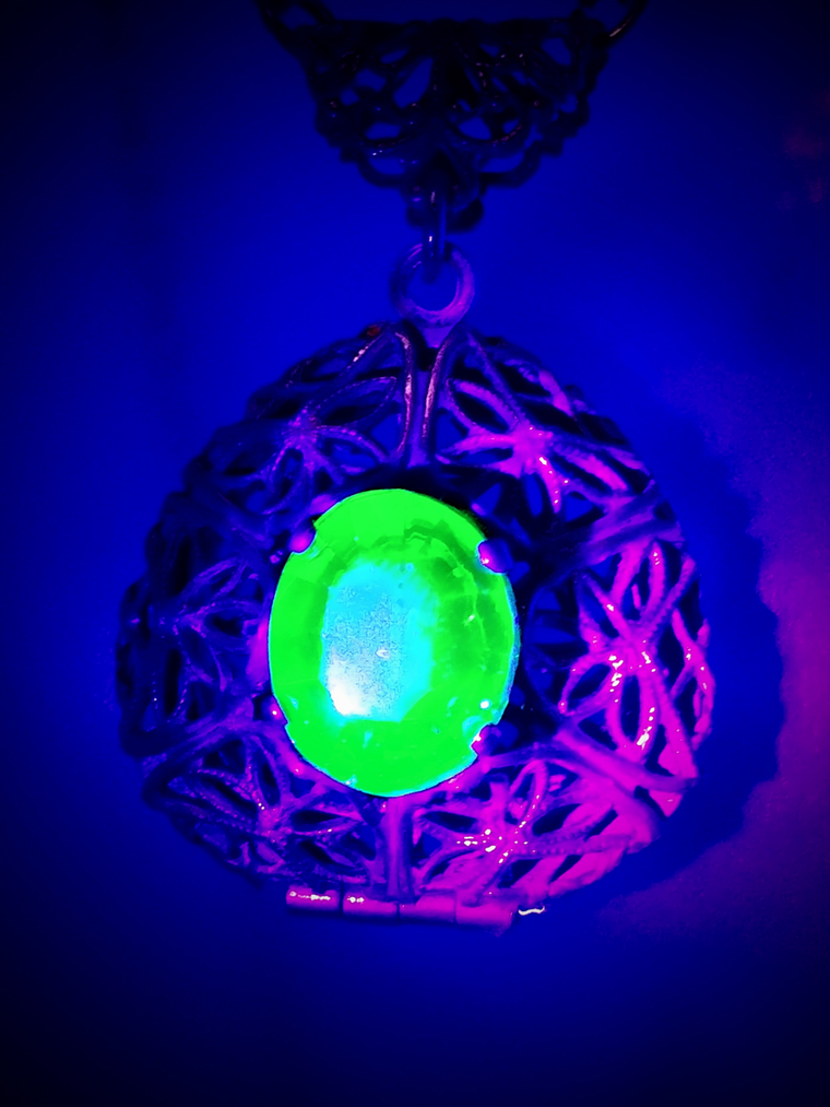 5ct ☢ Victorian style, vintage UG glass 