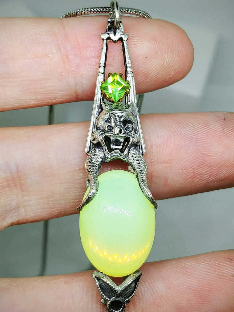 16tcw ☢ Art Deco inspired, vintage UG glass Dragon Necklace and earrings set - Private collection 3