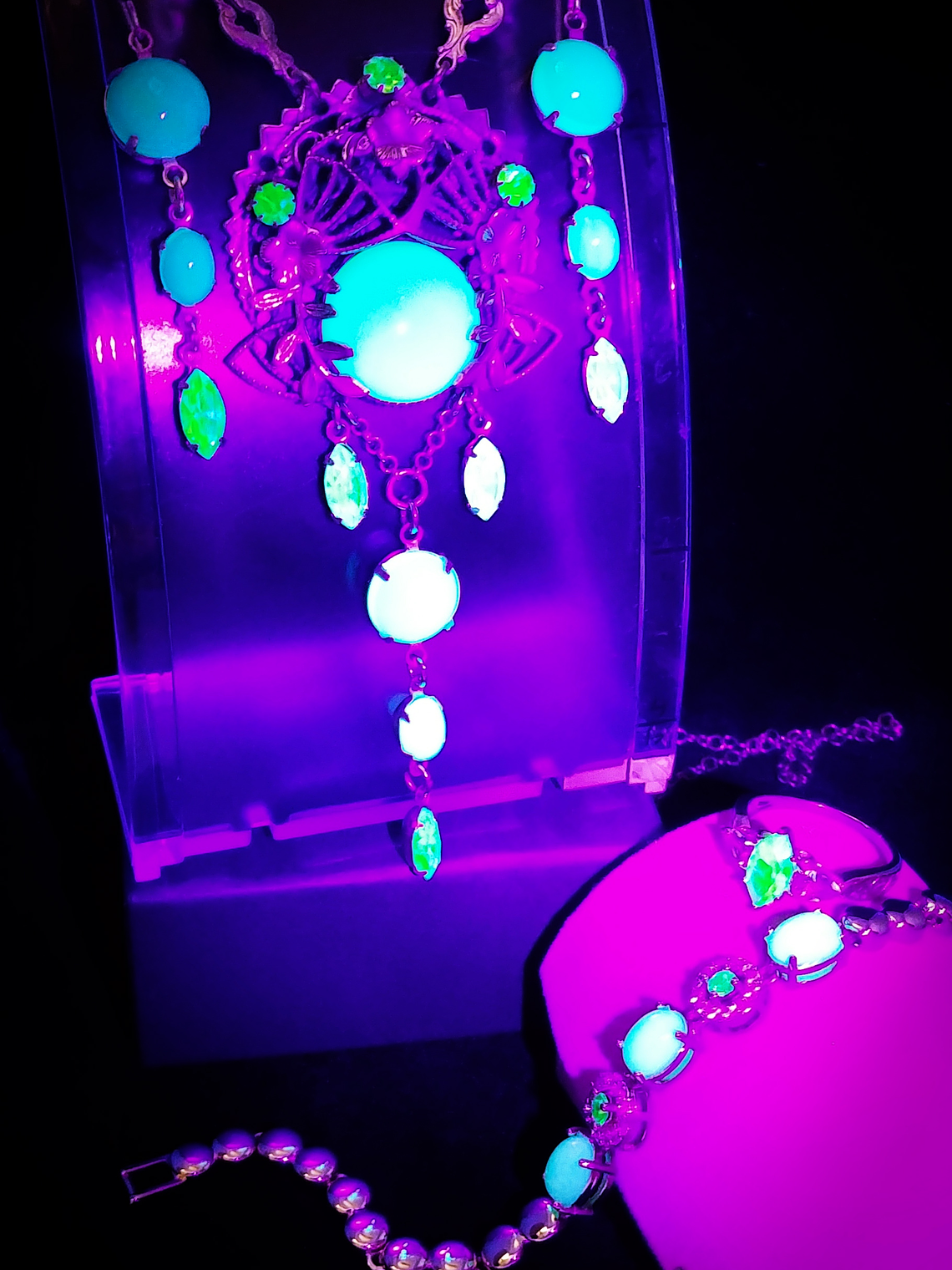 RTS ☢ Stunning Art Nouveau inspired, vintage Green opal UG glass Set- 14k gold-plated  - Costume 3