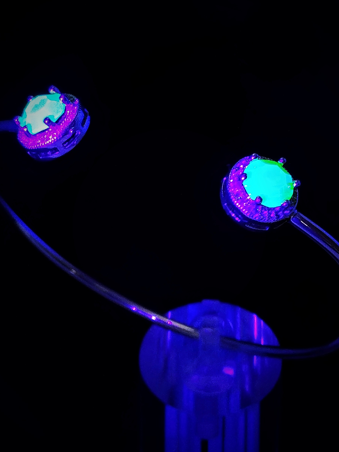 CJ - 3.5tcw ☢ vintage Yellow Opal UG glass, 14k yellow gold-plated open cuff bracelet - Costume  4