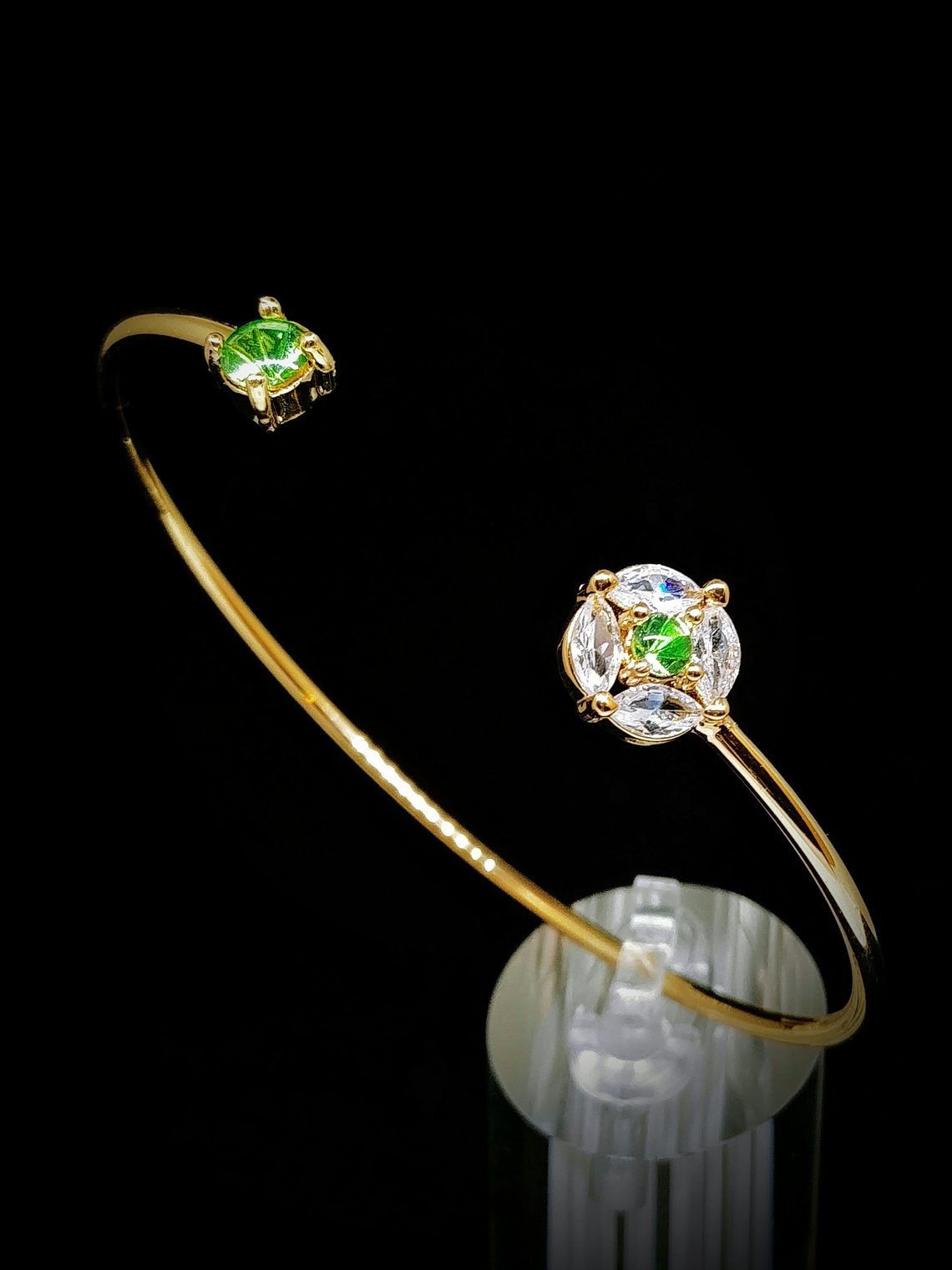 CJ - .7tcw ☢ vintage Peridot green UG glass, 14k yellow gold-plated open cuff bracelet - Costume 4