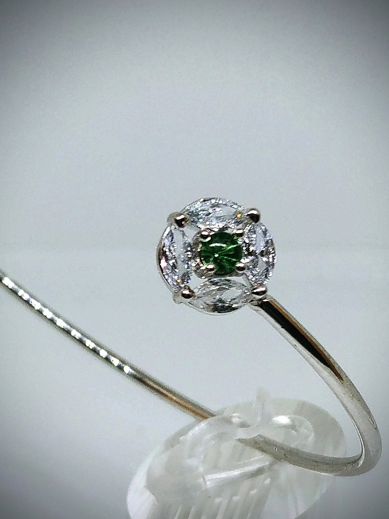 CJ - .9tcw ☢ vintage Peridot green UG glass, 14k white-gold plated open cuff bracelet - Costume 3