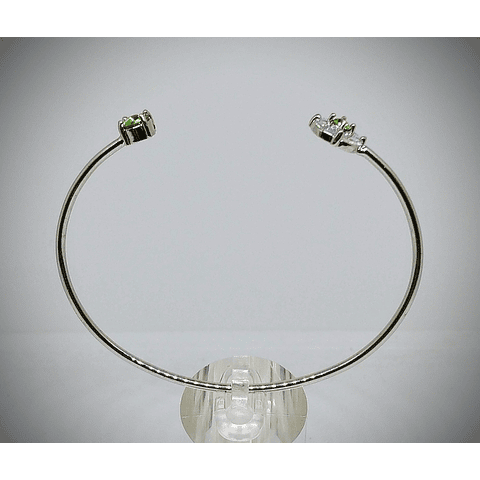 CJ - .9tcw ☢ vintage Peridot green UG glass, 14k white-gold plated open cuff bracelet - Costume