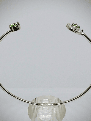 CJ - .9tcw ☢ vintage Peridot green UG glass, 14k white-gold plated open cuff bracelet - Costume