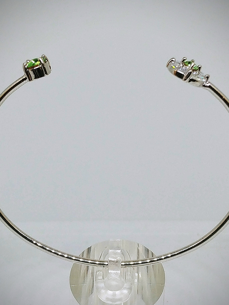CJ - .9tcw ☢ vintage Peridot green UG glass, 14k white-gold plated open cuff bracelet - Costume 2