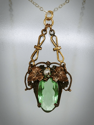 CJ - 9ct ☢ Arts & crafts style Grape Leaves, vintage UG glass Necklace - Costume 