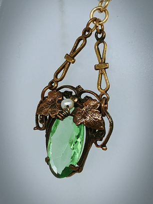 CJ - 9ct ☢ Arts & crafts style Grape Leaves, vintage UG glass Necklace - Costume 