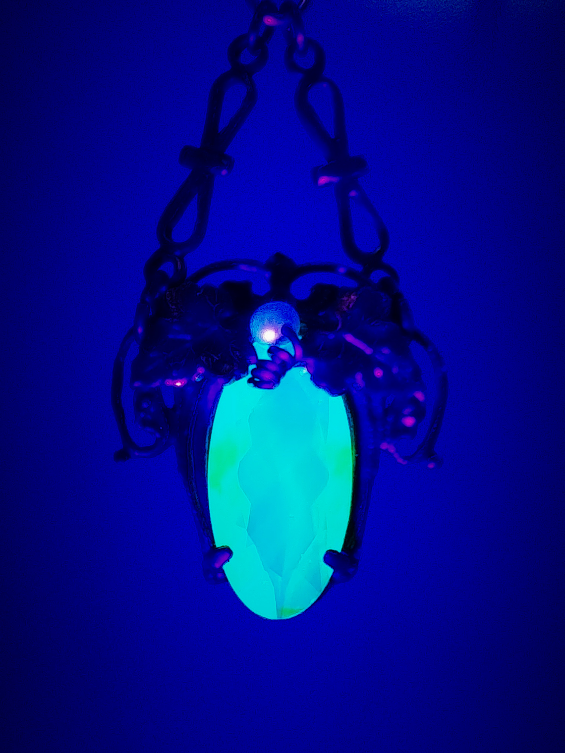 RTS - 9ct ☢ Arts & crafts style Grape Leaves, vintage UG glass Necklace - Costume  2