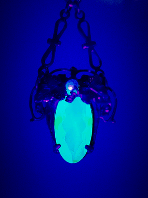 RTS - 9ct ☢ Arts & crafts style Grape Leaves, vintage UG glass Necklace - Costume 