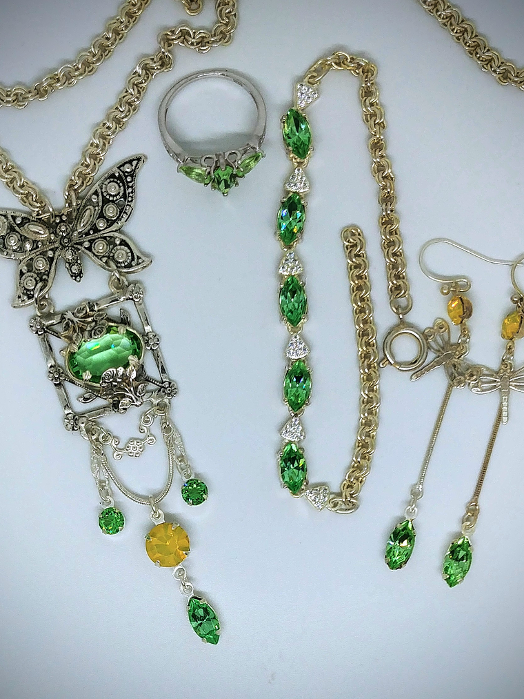 RTS ☢ Whimsical Butterfly and Dragonfly vintage UG glass Set, Necklace/earrings/bracelet/ring - Costume 9