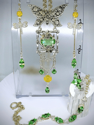 3tcw ☢ Whimsical Butterfly and Dragonfly vintage UG glass Set, Necklace/earrings/bracelet/ring - Costume 👑
