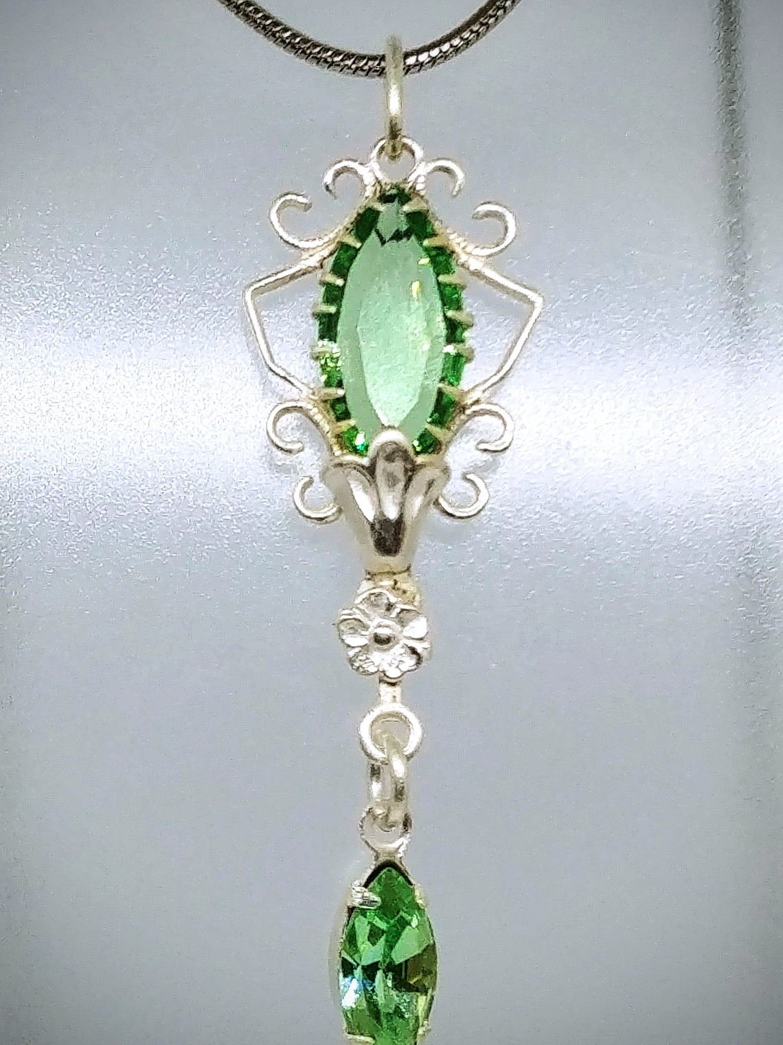 RTS ☢ Art Deco inspired, vintage UG glass Necklace and earrings set - Costume - Video ⏯ 5