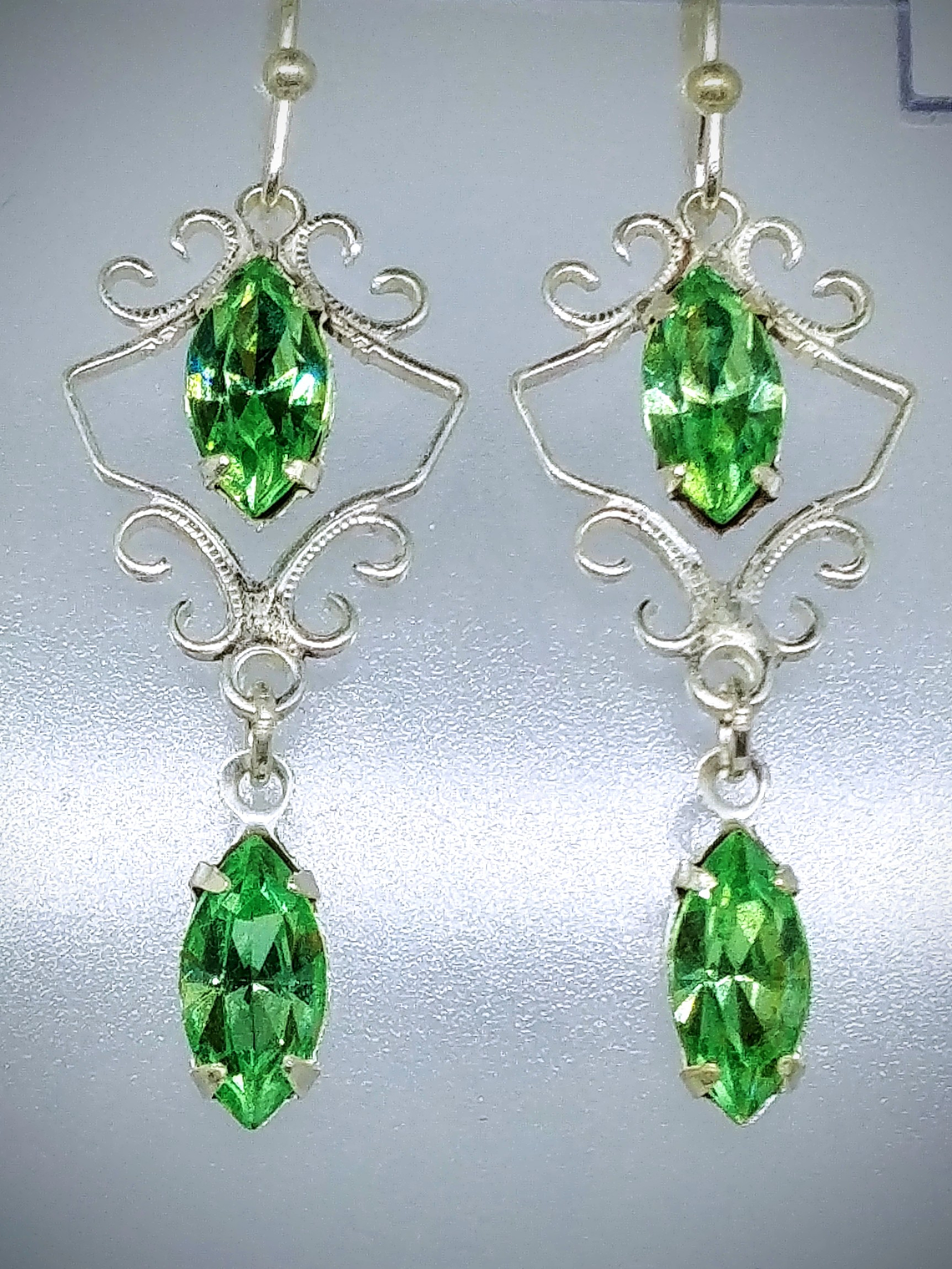 RTS ☢ Art Deco inspired, vintage UG glass Necklace and earrings set - Costume - Video ⏯ 4