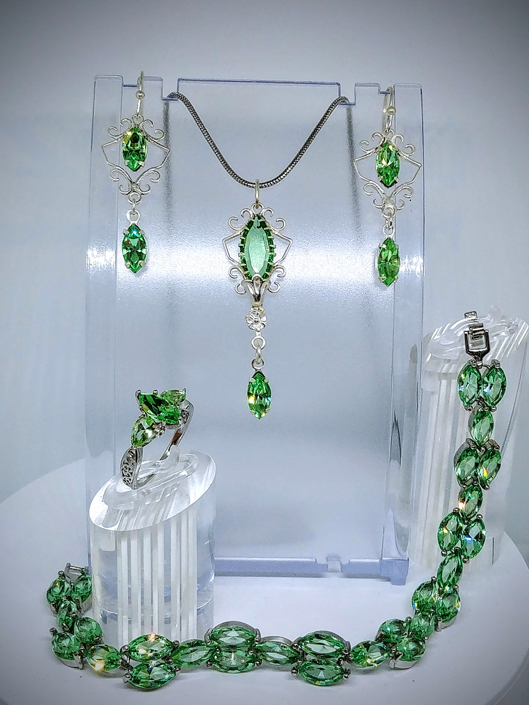 RTS ☢ Art Deco inspired, vintage UG glass Necklace and earrings set - Costume - Video ⏯ 1