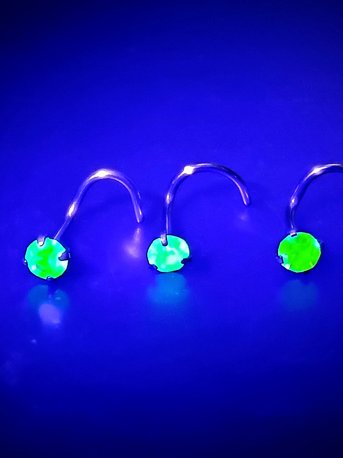 Piercing ☢ 21g Uranium glass, S-screw style nose piercing - 3mm stone - Pink/Green/Vaseline  4