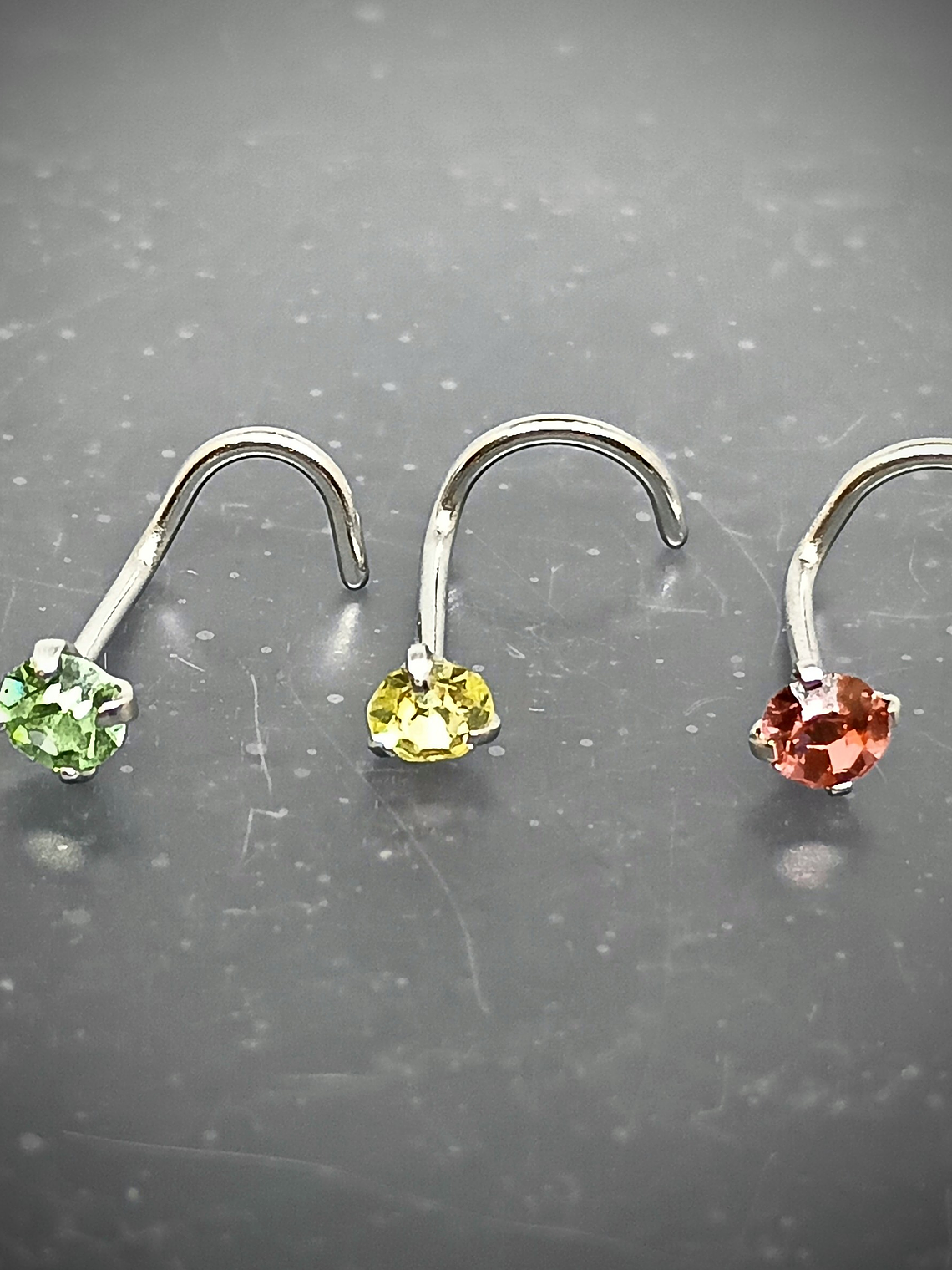 Piercing ☢ 21g Uranium glass, S-screw style nose piercing - 3mm stone - Pink/Green/Vaseline  3