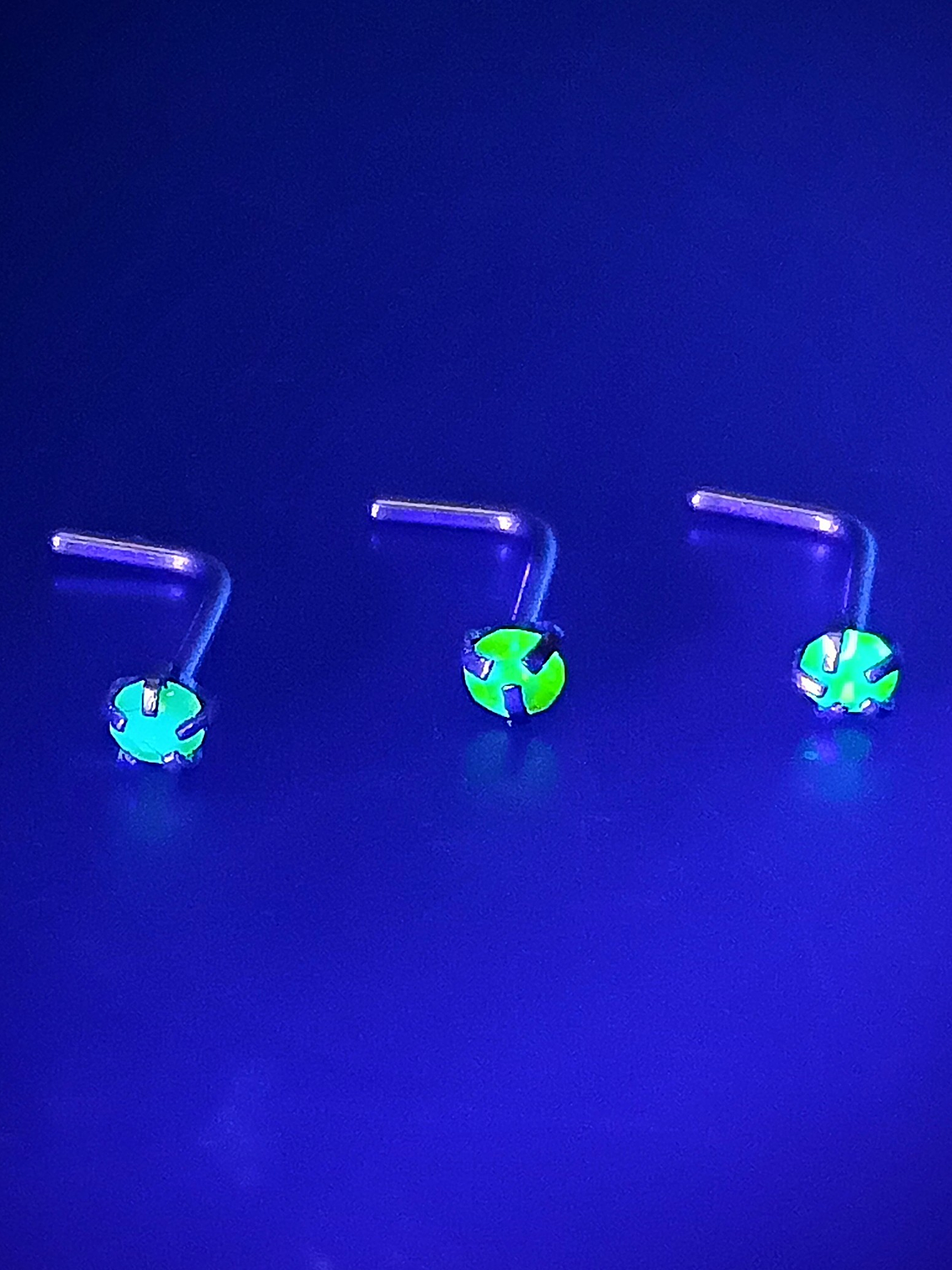 Piercing ☢ 21g Uranium glass L shaped nose piercing - 2.5mm stone - Pink/Green/Opal  3