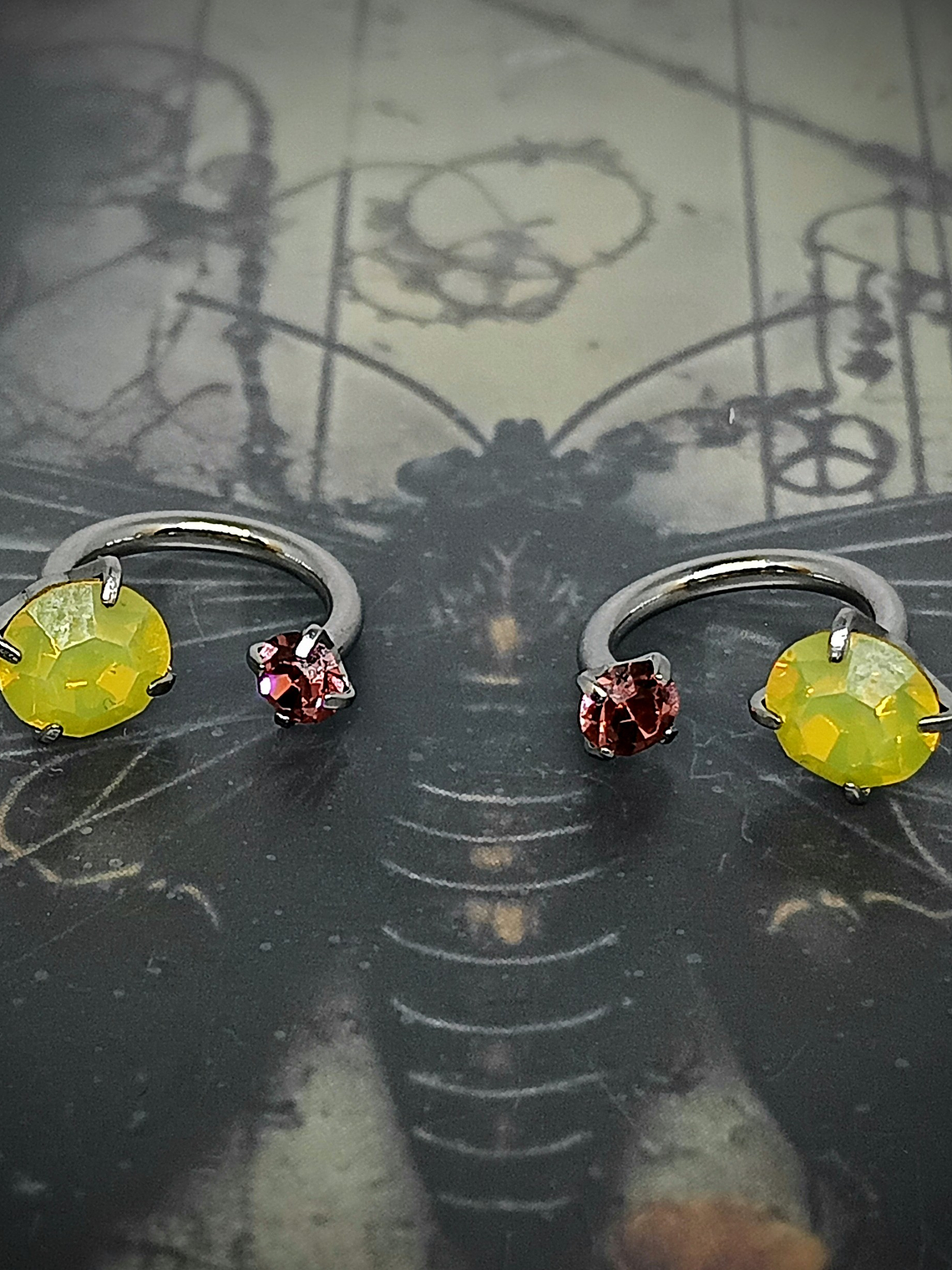 Piercing ☢ 10mm curved, internally threaded Uranium glass barbel - Curved horseshoe piercing - Pink/yellow opal 3