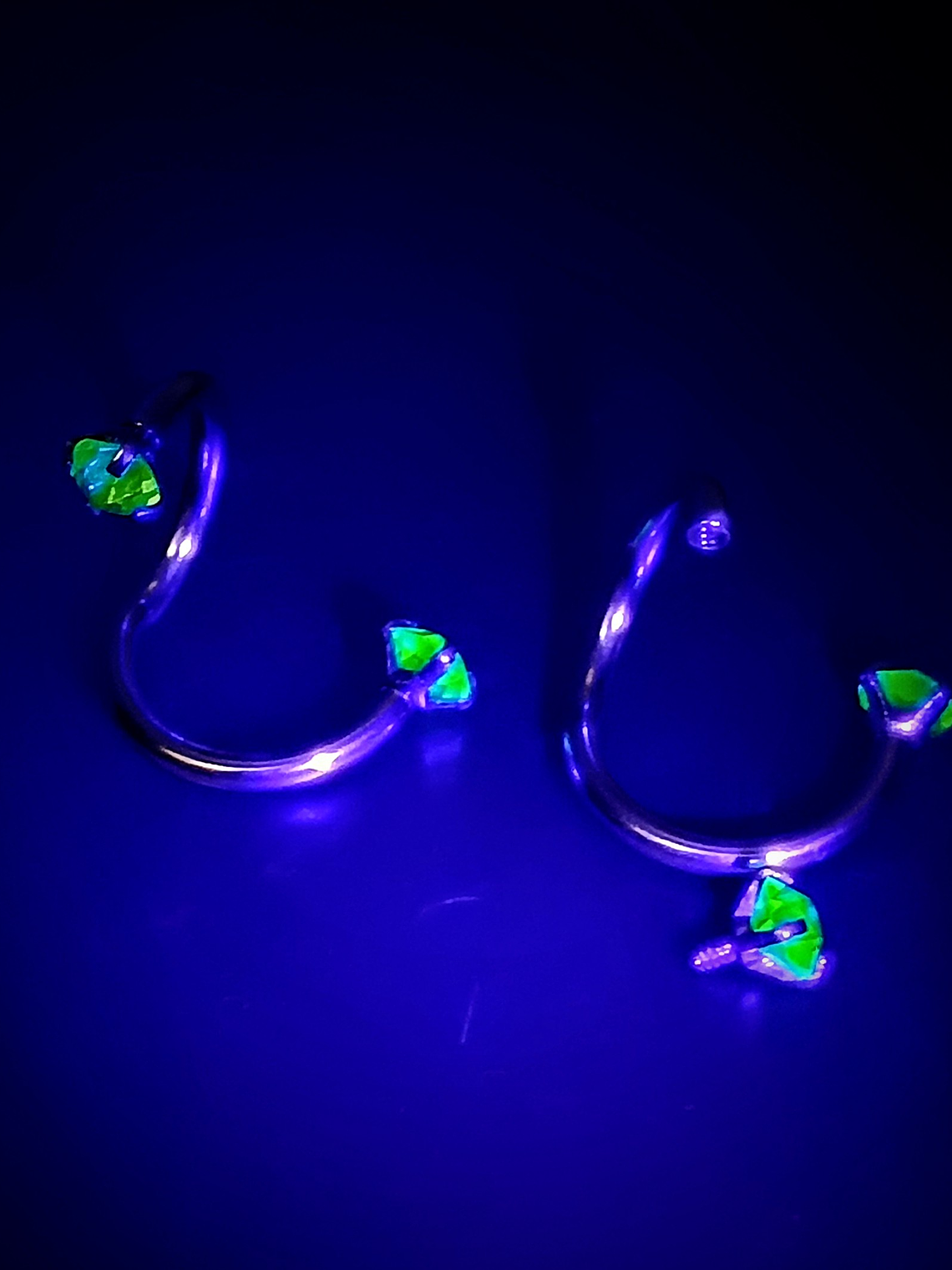 Piercing ☢ Double Helix 2 stone piercings, 16g internationally threaded 3