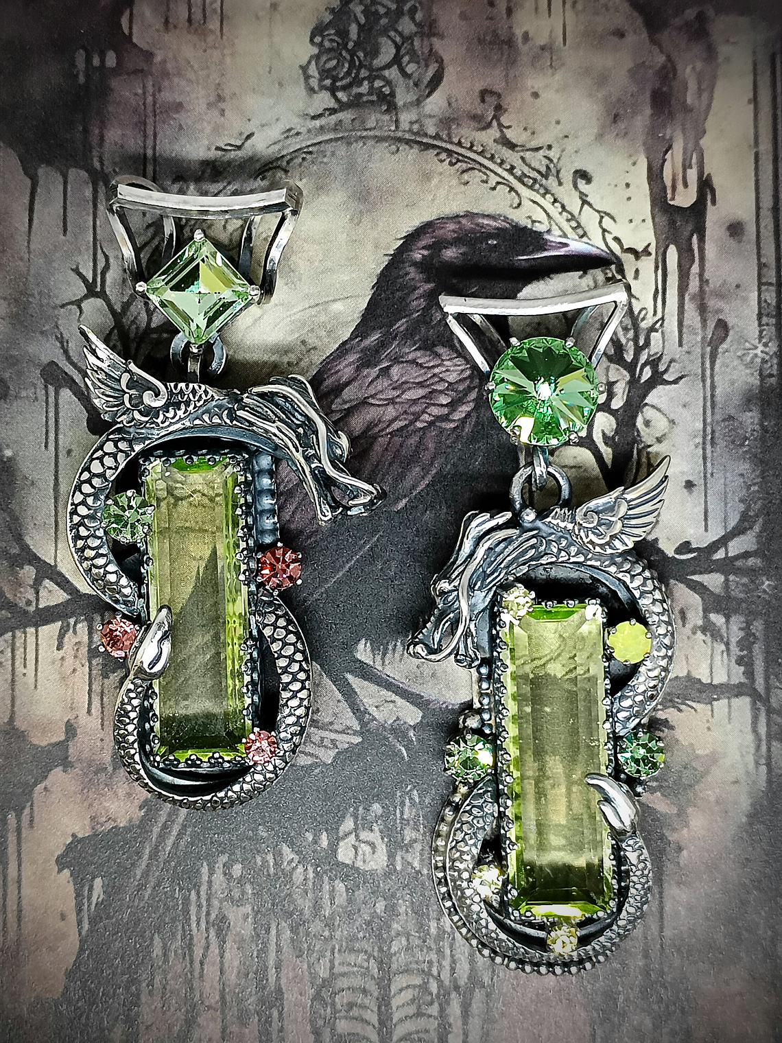 ☢ Left facing Galaxy Dragon Necklace, vintage Green & Vaseline UG - Private collection 3