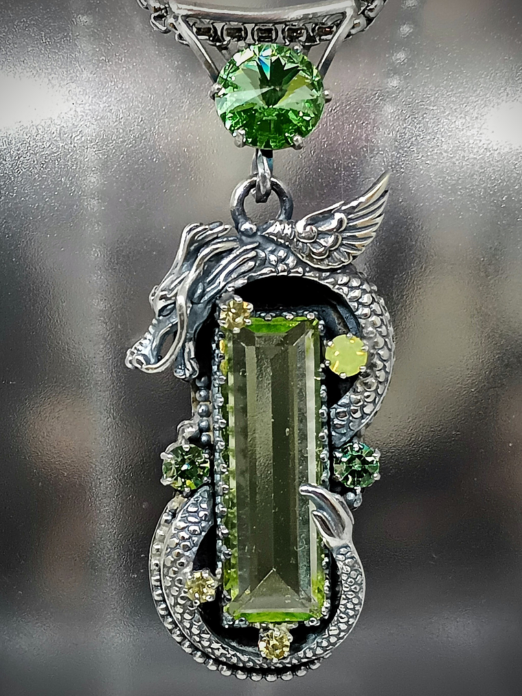 ☢ Left facing Galaxy Dragon Necklace, vintage Green & Vaseline UG - Private collection 6