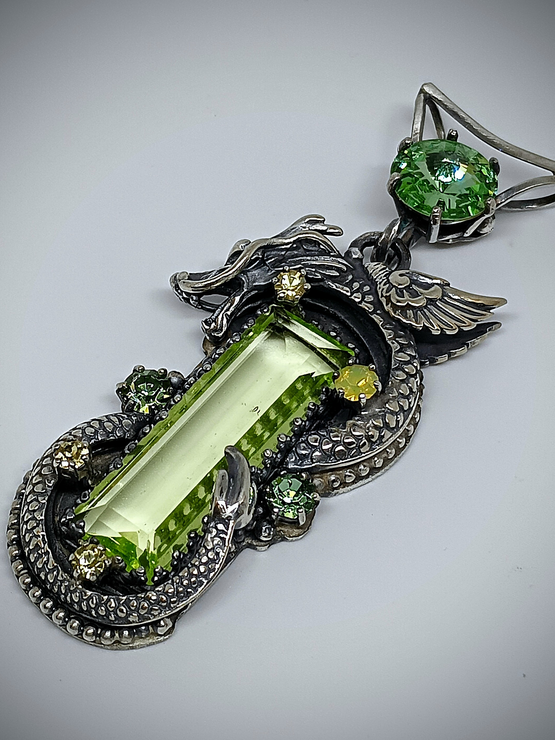 ☢ Left facing Galaxy Dragon Necklace, vintage Green & Vaseline UG - Private collection 4