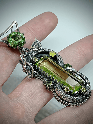 ☢ Left facing Galaxy Dragon Necklace, vintage Green & Vaseline UG - Private collection