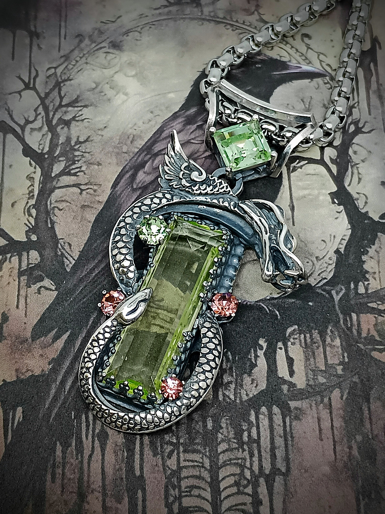 ☢ Left facing Galaxy Dragon Necklace, vintage Green & Vaseline UG - Private collection 9