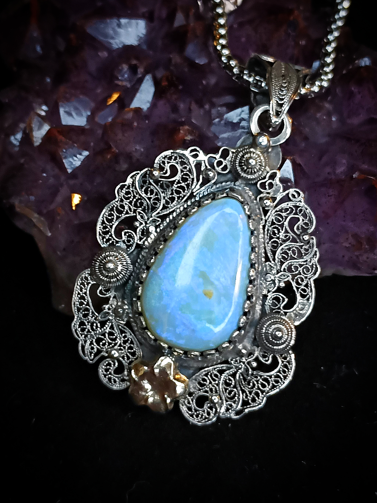Delicate sterling filigree and Australian opal pendant - Video 5